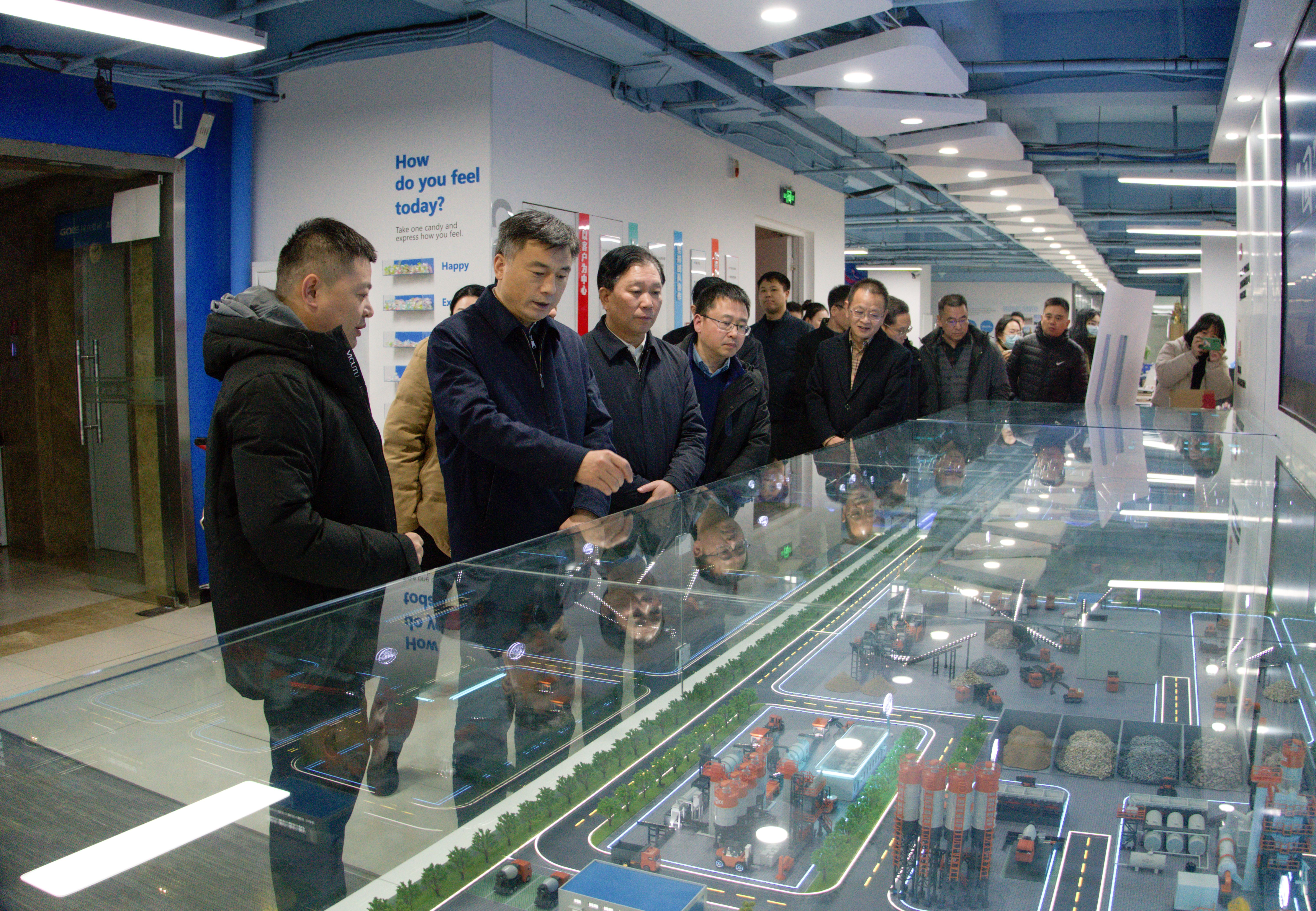 河南省商务厅跨境电商调研组一行莅临pp电子考察调研